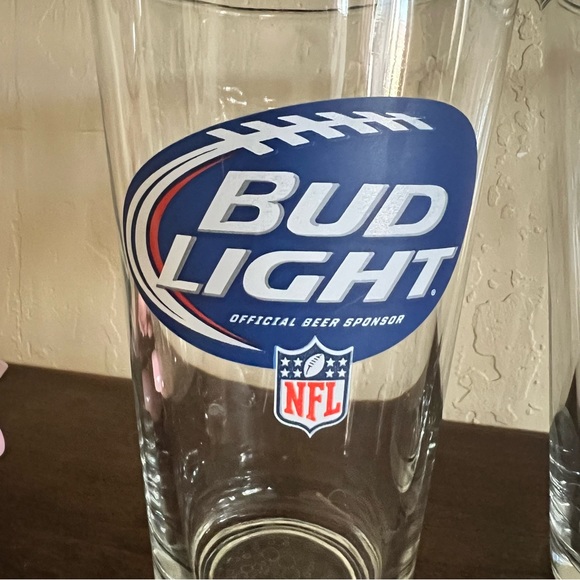 2 Bud Light Beer Glasses - Picture 4 of 4